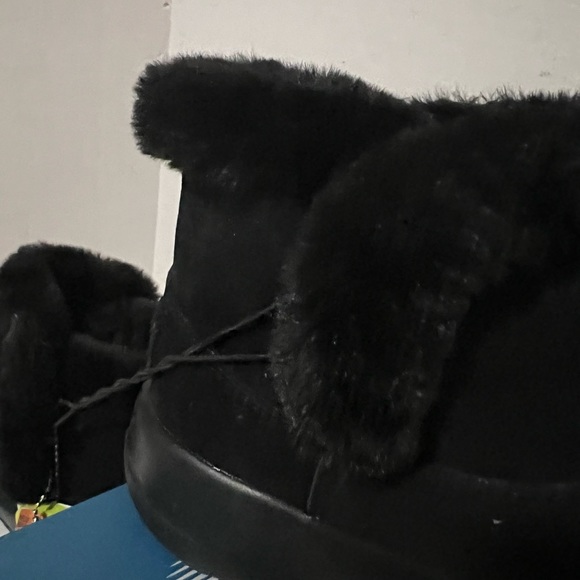 Black Skechers Warm Boots - Picture 7 of 8